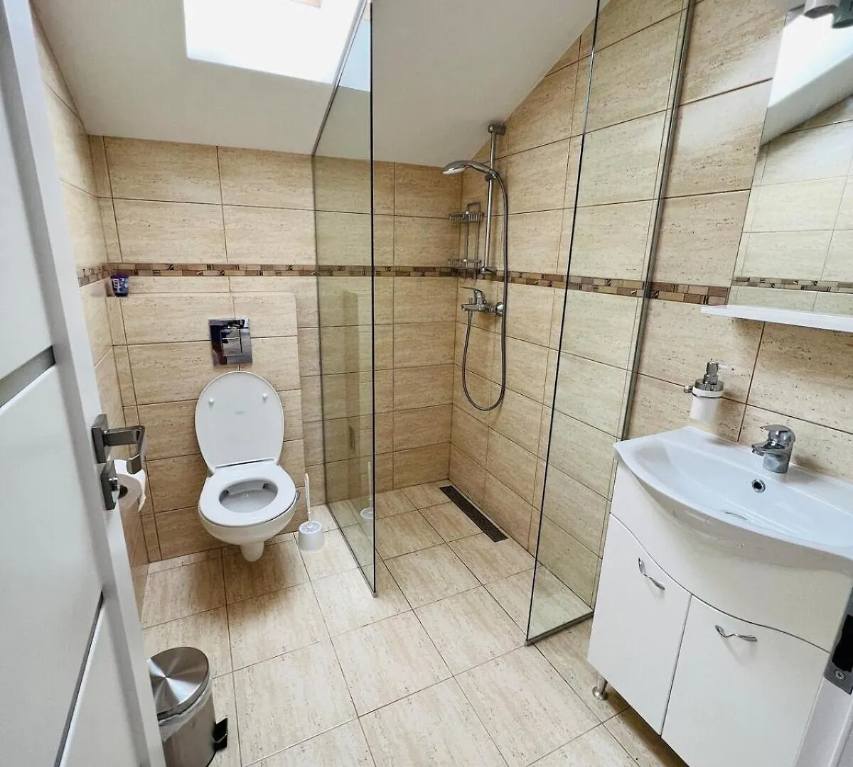 Chic 3Br Scandinavian Retreat - Central 110Sqm Bucareste Apartamento